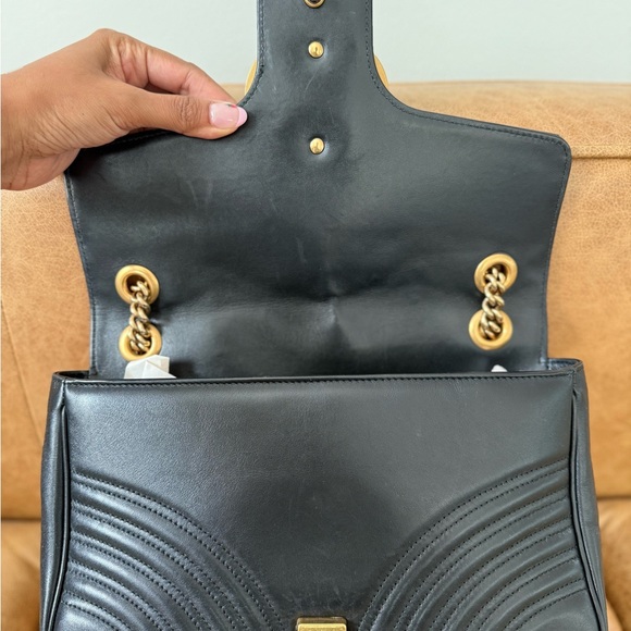 LIKE NEW: Classic Gucci Marmont shoulder bag (Medium) - Picture 6 of 10
